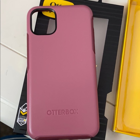 iPhone 11 Pro Max otter box case - Picture 2 of 3